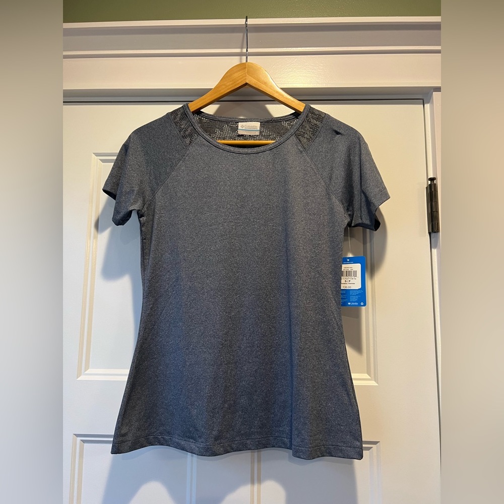 Columbia Peak to Point II T-Shirt Size Small NWT